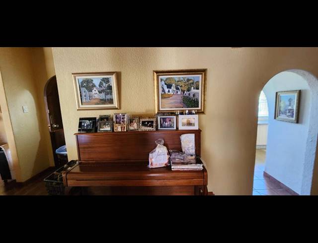 3 BEDROOM HOUSE FOR SALE IN GREENHILLS